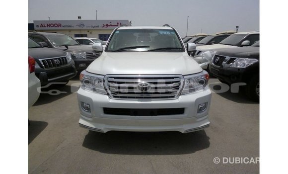 Buy Import Toyota Land Cruiser White Car in Import - Dubai in Bumthang Buy Import Toyota Land Cruiser White Car in Import - Dubai in Bumthang