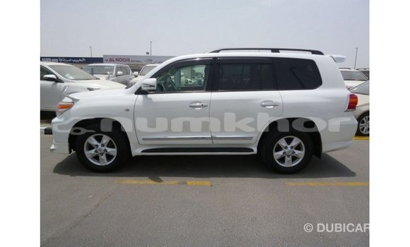 Buy Import Toyota Land Cruiser White Car in Import - Dubai in Bumthang Buy Import Toyota Land Cruiser White Car in Import - Dubai in Bumthang