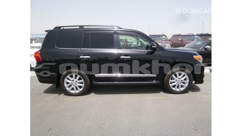 Big with watermark toyota land cruiser bumthang import dubai 2882