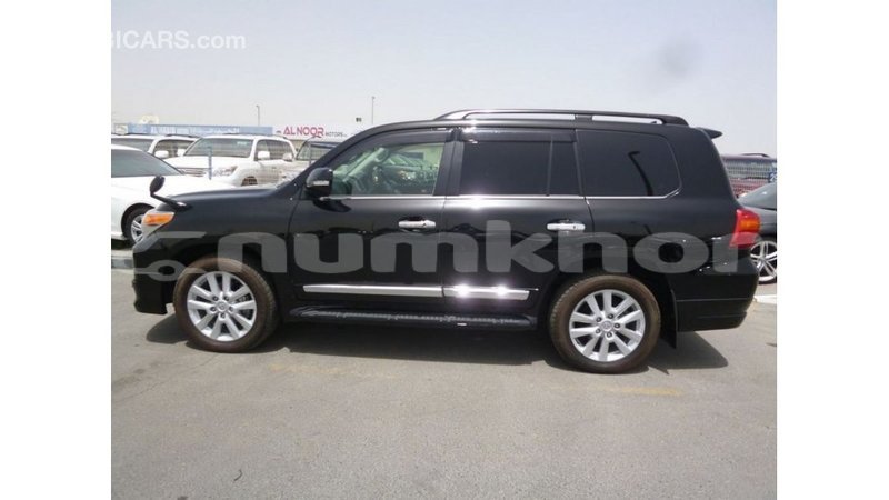 Big with watermark toyota land cruiser bumthang import dubai 2882