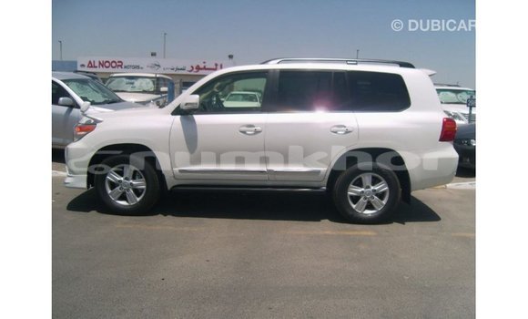 Buy Import Toyota Land Cruiser White Car in Import - Dubai in Bumthang Buy Import Toyota Land Cruiser White Car in Import - Dubai in Bumthang