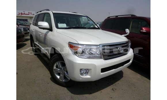 Buy Import Toyota Land Cruiser White Car in Import - Dubai in Bumthang Buy Import Toyota Land Cruiser White Car in Import - Dubai in Bumthang