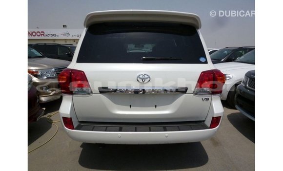 Buy Import Toyota Land Cruiser White Car in Import - Dubai in Bumthang Buy Import Toyota Land Cruiser White Car in Import - Dubai in Bumthang