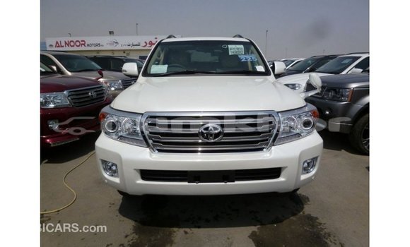 Buy Import Toyota Land Cruiser White Car in Import - Dubai in Bumthang Buy Import Toyota Land Cruiser White Car in Import - Dubai in Bumthang
