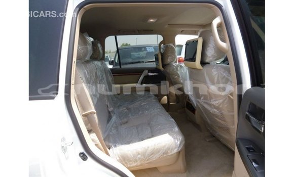 Buy Import Toyota Land Cruiser White Car in Import - Dubai in Bumthang Buy Import Toyota Land Cruiser White Car in Import - Dubai in Bumthang