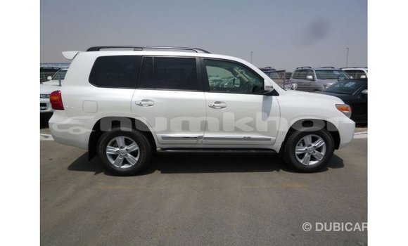 Buy Import Toyota Land Cruiser White Car in Import - Dubai in Bumthang Buy Import Toyota Land Cruiser White Car in Import - Dubai in Bumthang