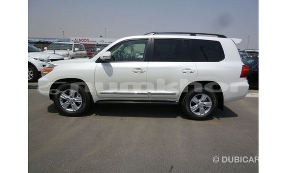 Buy Import Toyota Land Cruiser White Car in Import - Dubai in Bumthang Buy Import Toyota Land Cruiser White Car in Import - Dubai in Bumthang