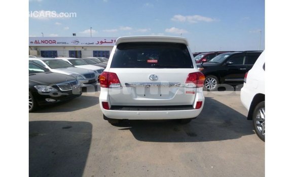 Buy Import Toyota Land Cruiser White Car in Import - Dubai in Bumthang Buy Import Toyota Land Cruiser White Car in Import - Dubai in Bumthang