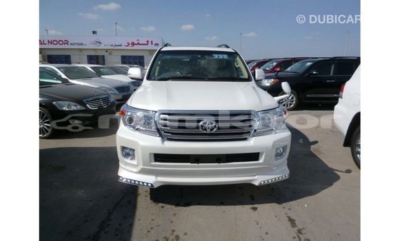 Buy Import Toyota Land Cruiser White Car in Import - Dubai in Bumthang Buy Import Toyota Land Cruiser White Car in Import - Dubai in Bumthang
