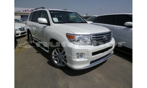 Buy Import Toyota Land Cruiser White Car in Import - Dubai in Bumthang Buy Import Toyota Land Cruiser White Car in Import - Dubai in Bumthang