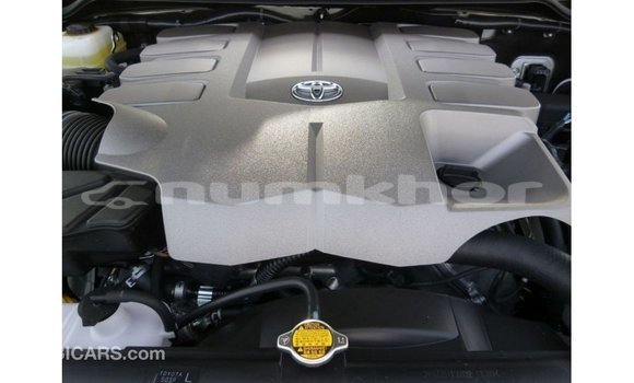 Buy Import Toyota Land Cruiser White Car in Import - Dubai in Bumthang Buy Import Toyota Land Cruiser White Car in Import - Dubai in Bumthang