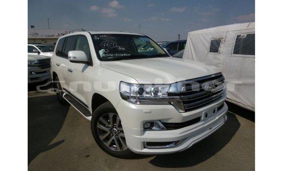 Buy Import Toyota Land Cruiser White Car in Import - Dubai in Bumthang Buy Import Toyota Land Cruiser White Car in Import - Dubai in Bumthang