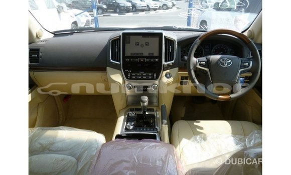 Buy Import Toyota Land Cruiser White Car in Import - Dubai in Bumthang Buy Import Toyota Land Cruiser White Car in Import - Dubai in Bumthang
