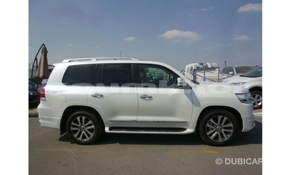 Buy Import Toyota Land Cruiser White Car in Import - Dubai in Bumthang Buy Import Toyota Land Cruiser White Car in Import - Dubai in Bumthang