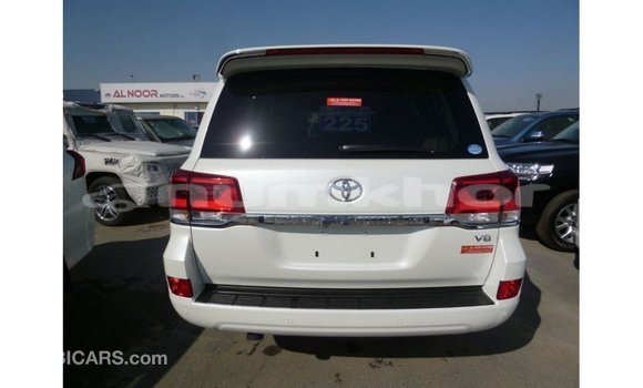 Buy Import Toyota Land Cruiser White Car in Import - Dubai in Bumthang Buy Import Toyota Land Cruiser White Car in Import - Dubai in Bumthang