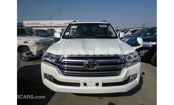 Buy Import Toyota Land Cruiser White Car in Import - Dubai in Bumthang Buy Import Toyota Land Cruiser White Car in Import - Dubai in Bumthang