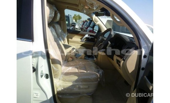 Buy Import Toyota Land Cruiser White Car in Import - Dubai in Bumthang Buy Import Toyota Land Cruiser White Car in Import - Dubai in Bumthang