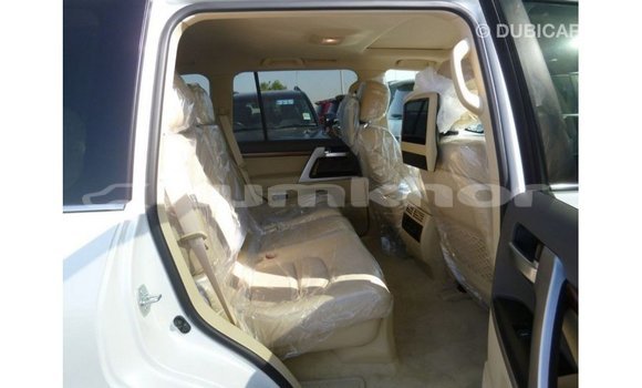 Buy Import Toyota Land Cruiser White Car in Import - Dubai in Bumthang Buy Import Toyota Land Cruiser White Car in Import - Dubai in Bumthang