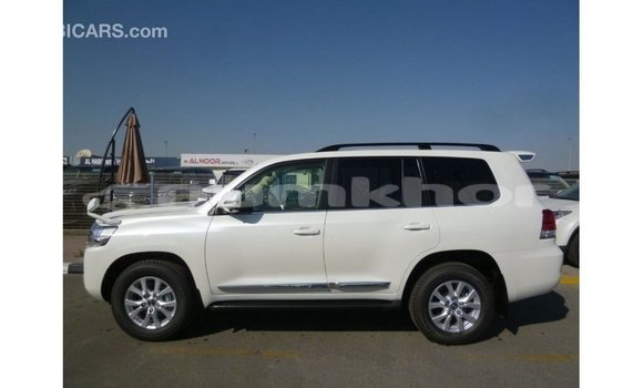 Buy Import Toyota Land Cruiser White Car in Import - Dubai in Bumthang Buy Import Toyota Land Cruiser White Car in Import - Dubai in Bumthang