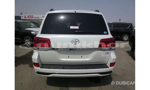 Buy Import Toyota Land Cruiser White Car in Import - Dubai in Bumthang Buy Import Toyota Land Cruiser White Car in Import - Dubai in Bumthang