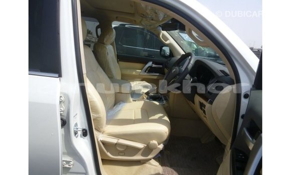 Buy Import Toyota Land Cruiser White Car in Import - Dubai in Bumthang Buy Import Toyota Land Cruiser White Car in Import - Dubai in Bumthang