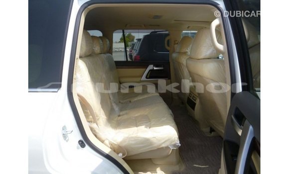 Buy Import Toyota Land Cruiser White Car in Import - Dubai in Bumthang Buy Import Toyota Land Cruiser White Car in Import - Dubai in Bumthang