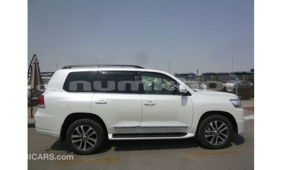 Buy Import Toyota Land Cruiser White Car in Import - Dubai in Bumthang Buy Import Toyota Land Cruiser White Car in Import - Dubai in Bumthang