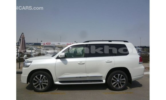 Buy Import Toyota Land Cruiser White Car in Import - Dubai in Bumthang Buy Import Toyota Land Cruiser White Car in Import - Dubai in Bumthang