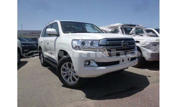 Buy Import Toyota Land Cruiser White Car in Import - Dubai in Bumthang Buy Import Toyota Land Cruiser White Car in Import - Dubai in Bumthang