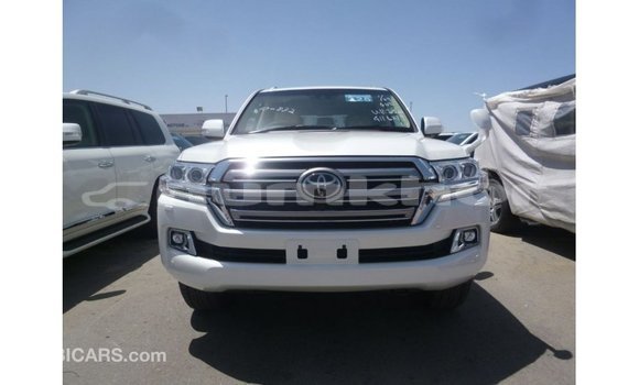 Buy Import Toyota Land Cruiser White Car in Import - Dubai in Bumthang Buy Import Toyota Land Cruiser White Car in Import - Dubai in Bumthang