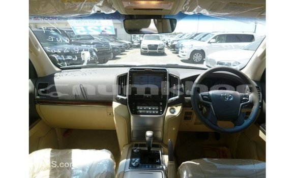 Buy Import Toyota Land Cruiser White Car in Import - Dubai in Bumthang Buy Import Toyota Land Cruiser White Car in Import - Dubai in Bumthang