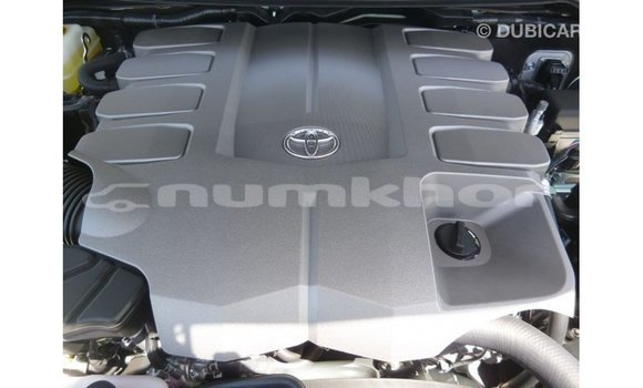 Buy Import Toyota Land Cruiser White Car in Import - Dubai in Bumthang Buy Import Toyota Land Cruiser White Car in Import - Dubai in Bumthang