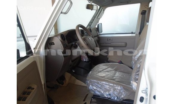 Buy Import Toyota Land Cruiser White Car in Import - Dubai in Bumthang Buy Import Toyota Land Cruiser White Car in Import - Dubai in Bumthang
