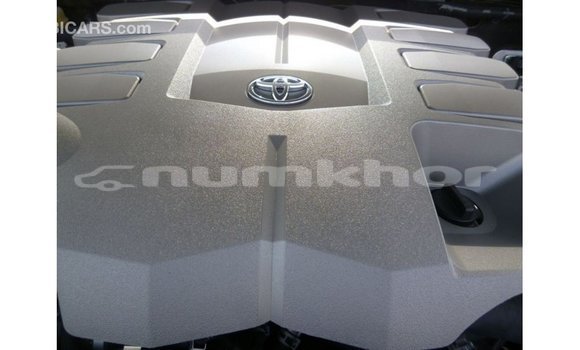 Buy Import Toyota Land Cruiser Black Car in Import - Dubai in Bumthang Buy Import Toyota Land Cruiser Black Car in Import - Dubai in Bumthang