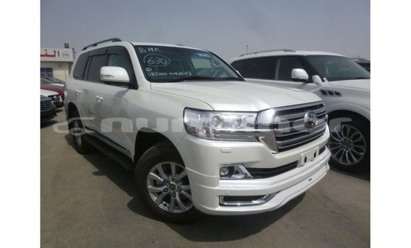 Buy Import Toyota Land Cruiser White Car in Import - Dubai in Bumthang Buy Import Toyota Land Cruiser White Car in Import - Dubai in Bumthang