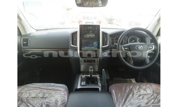 Buy Import Toyota Land Cruiser White Car in Import - Dubai in Bumthang Buy Import Toyota Land Cruiser White Car in Import - Dubai in Bumthang