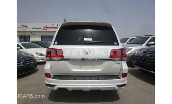 Buy Import Toyota Land Cruiser White Car in Import - Dubai in Bumthang Buy Import Toyota Land Cruiser White Car in Import - Dubai in Bumthang