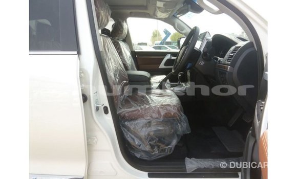 Buy Import Toyota Land Cruiser White Car in Import - Dubai in Bumthang Buy Import Toyota Land Cruiser White Car in Import - Dubai in Bumthang