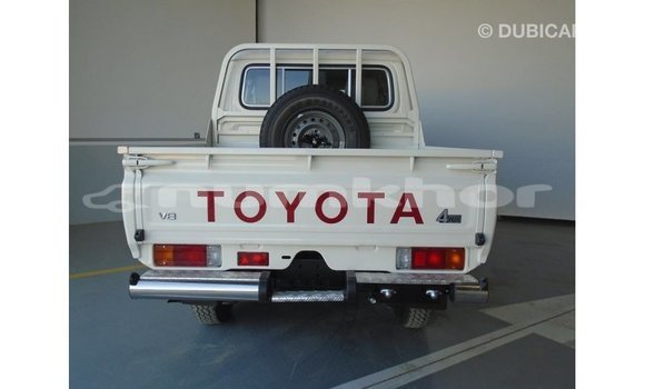 Buy Import Toyota Land Cruiser White Car in Import - Dubai in Bumthang Buy Import Toyota Land Cruiser White Car in Import - Dubai in Bumthang