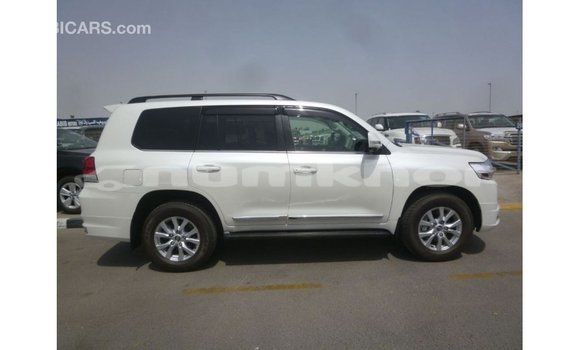 Buy Import Toyota Land Cruiser White Car in Import - Dubai in Bumthang Buy Import Toyota Land Cruiser White Car in Import - Dubai in Bumthang