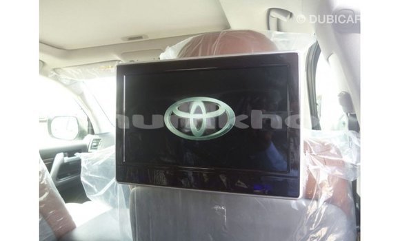 Buy Import Toyota Land Cruiser White Car in Import - Dubai in Bumthang Buy Import Toyota Land Cruiser White Car in Import - Dubai in Bumthang