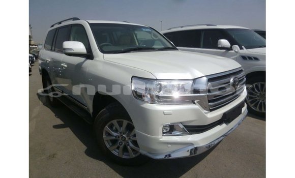 Buy Import Toyota Land Cruiser White Car in Import - Dubai in Bumthang Buy Import Toyota Land Cruiser White Car in Import - Dubai in Bumthang