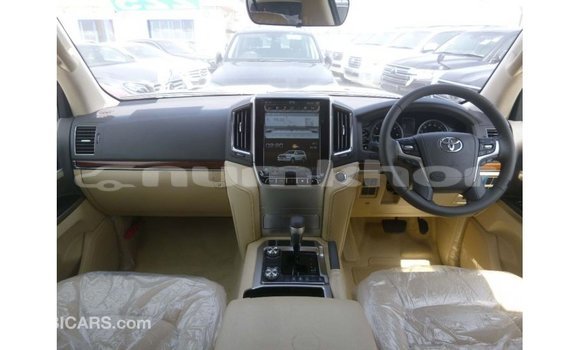 Buy Import Toyota Land Cruiser White Car in Import - Dubai in Bumthang Buy Import Toyota Land Cruiser White Car in Import - Dubai in Bumthang