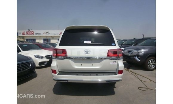 Buy Import Toyota Land Cruiser White Car in Import - Dubai in Bumthang Buy Import Toyota Land Cruiser White Car in Import - Dubai in Bumthang
