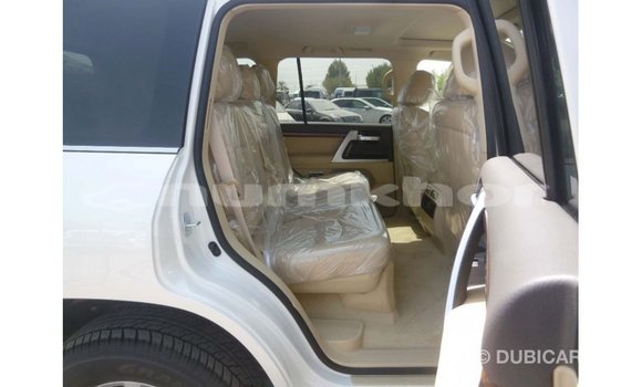 Buy Import Toyota Land Cruiser White Car in Import - Dubai in Bumthang Buy Import Toyota Land Cruiser White Car in Import - Dubai in Bumthang