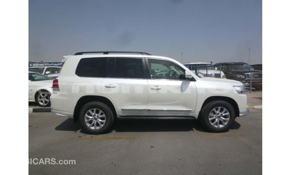 Buy Import Toyota Land Cruiser White Car in Import - Dubai in Bumthang Buy Import Toyota Land Cruiser White Car in Import - Dubai in Bumthang