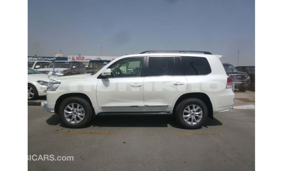 Buy Import Toyota Land Cruiser White Car in Import - Dubai in Bumthang Buy Import Toyota Land Cruiser White Car in Import - Dubai in Bumthang