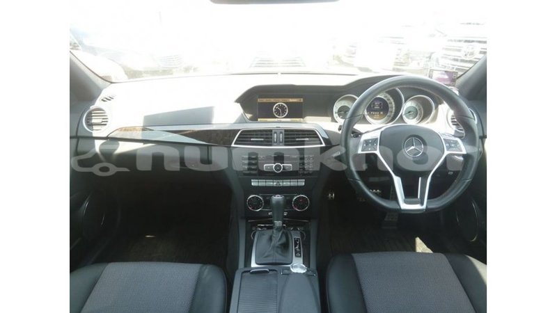 Big with watermark mercedes benz 200 bumthang import dubai 2923