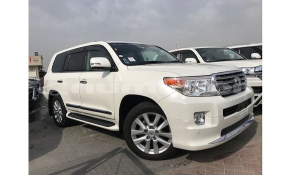 Buy Import Toyota Land Cruiser White Car in Import - Dubai in Bumthang Buy Import Toyota Land Cruiser White Car in Import - Dubai in Bumthang
