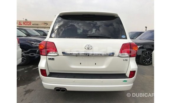 Buy Import Toyota Land Cruiser White Car in Import - Dubai in Bumthang Buy Import Toyota Land Cruiser White Car in Import - Dubai in Bumthang